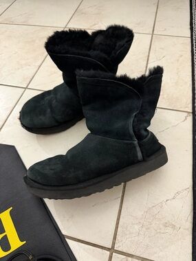 Women's Black Suede Ugg’s Shearling Lined Winter Boot